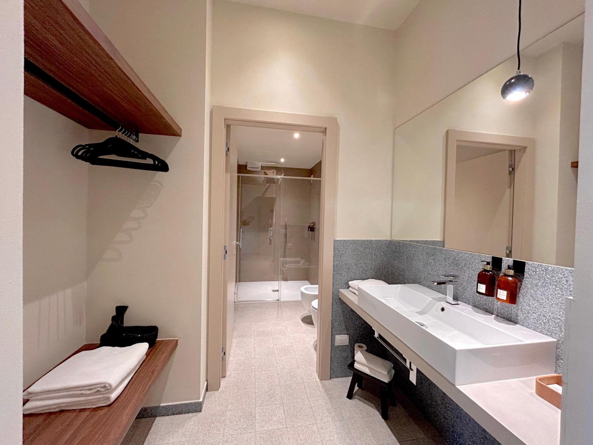The Com - Luxury In * Lazise