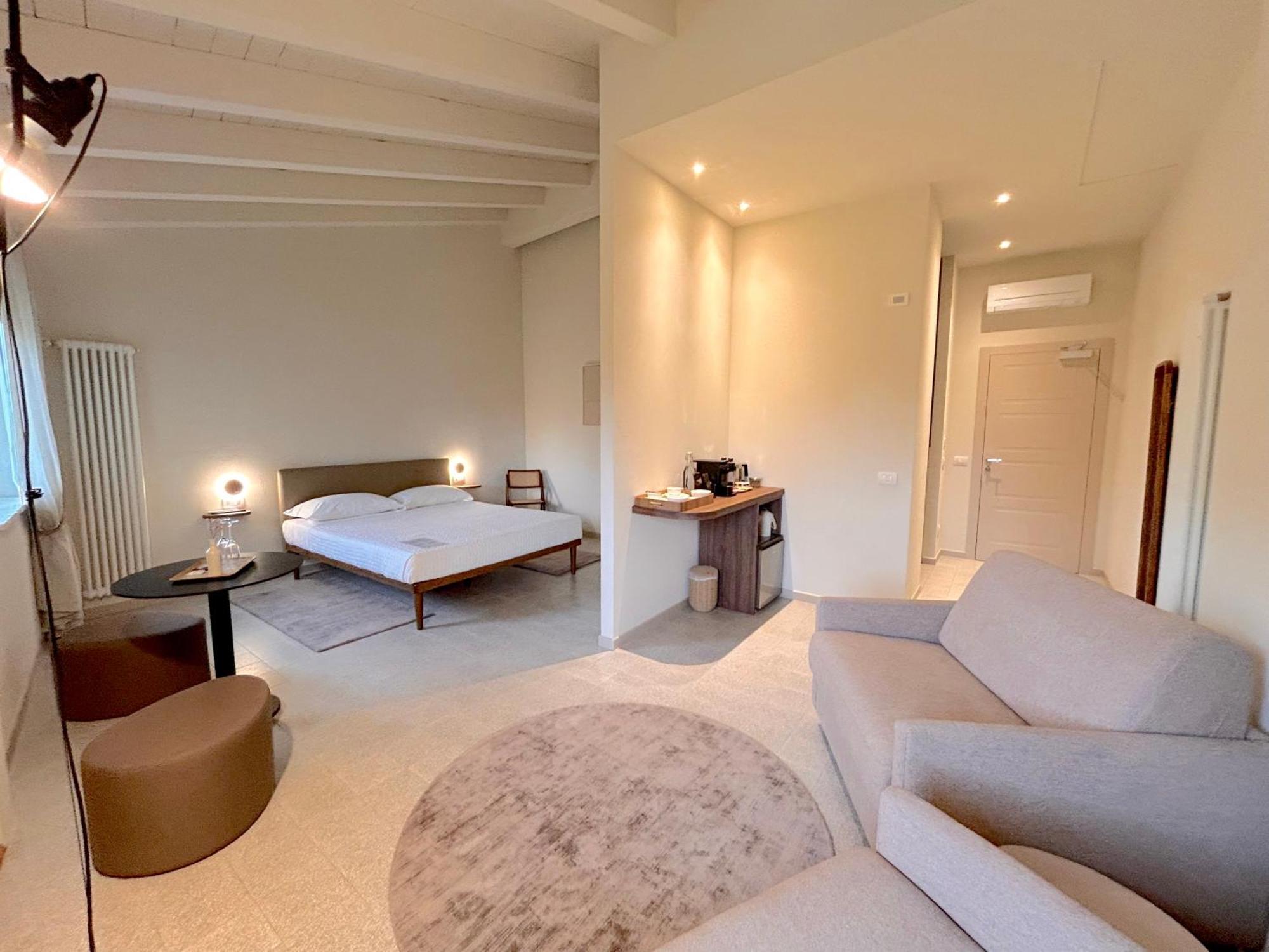The Com - Luxury In Lazise