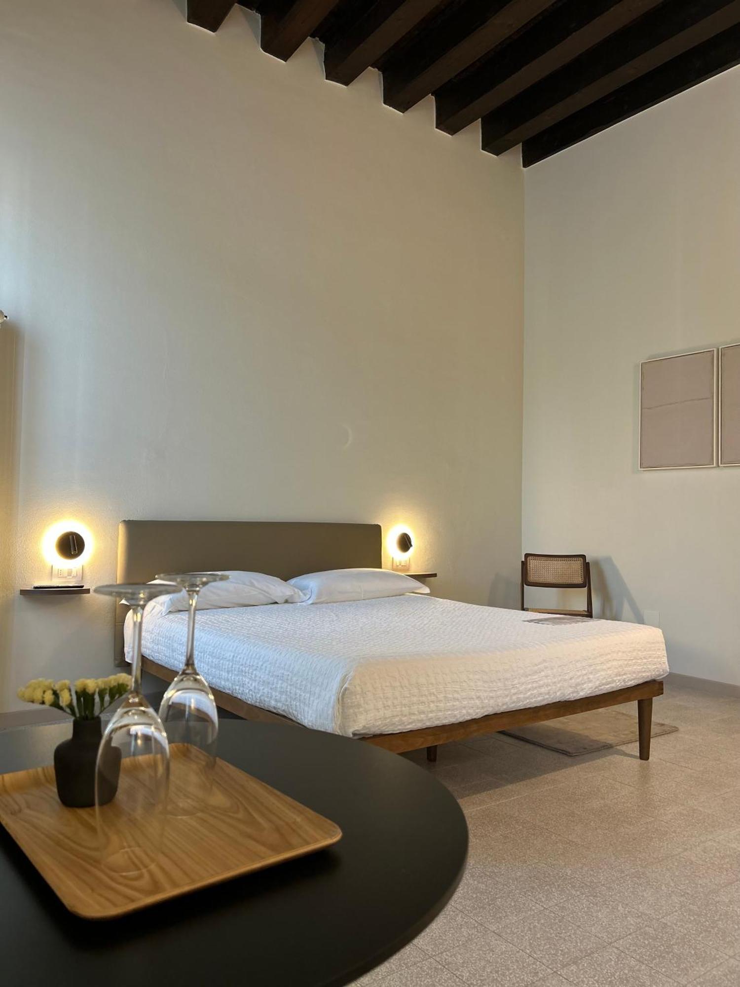 The Com - Luxury In Lazise